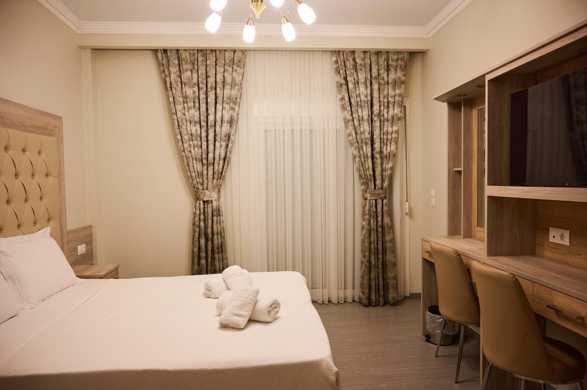 Famissi Suites 2 Kalambaka Bagian luar foto