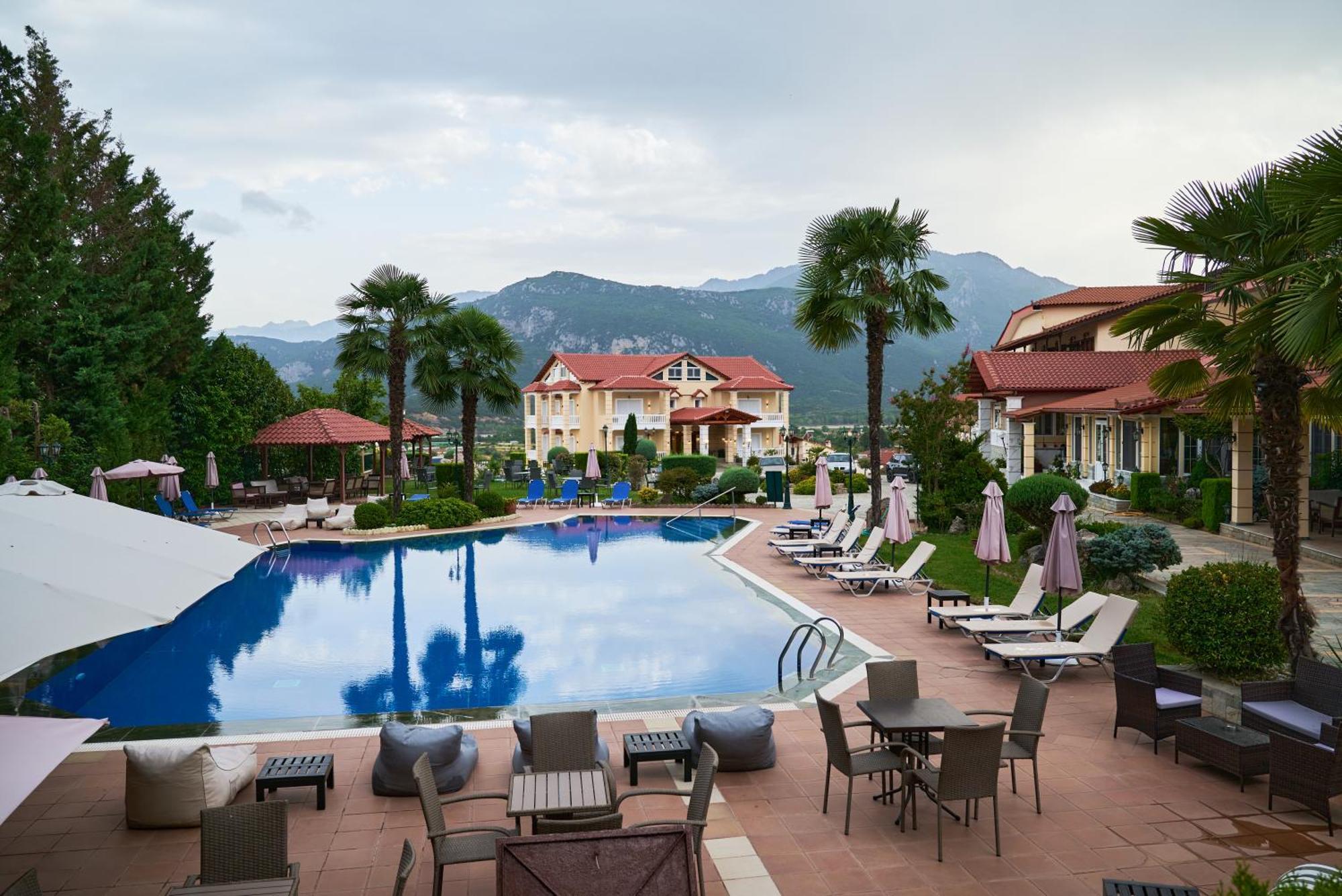 Famissi Suites 2 Kalambaka Bagian luar foto