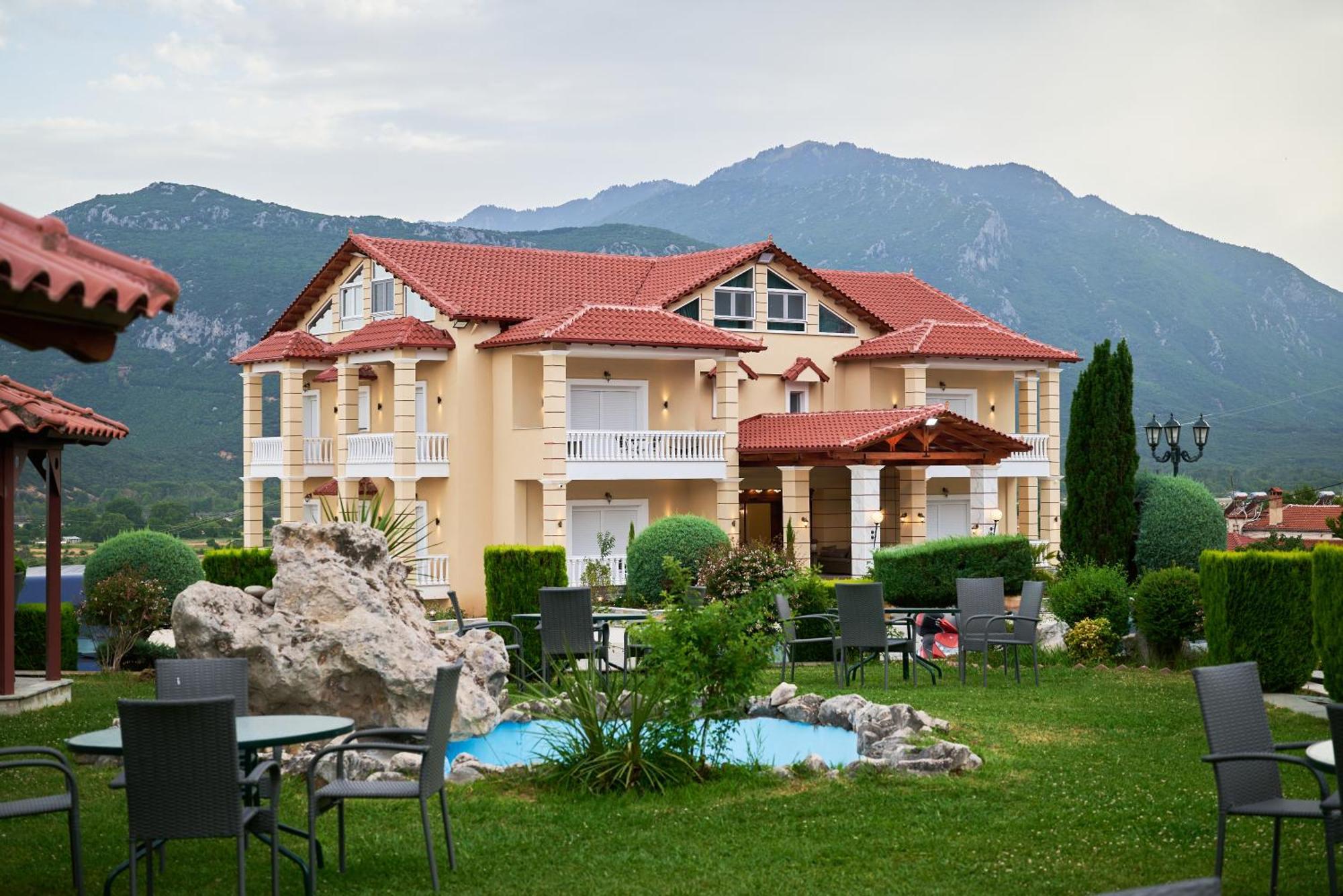 Famissi Suites 2 Kalambaka Bagian luar foto