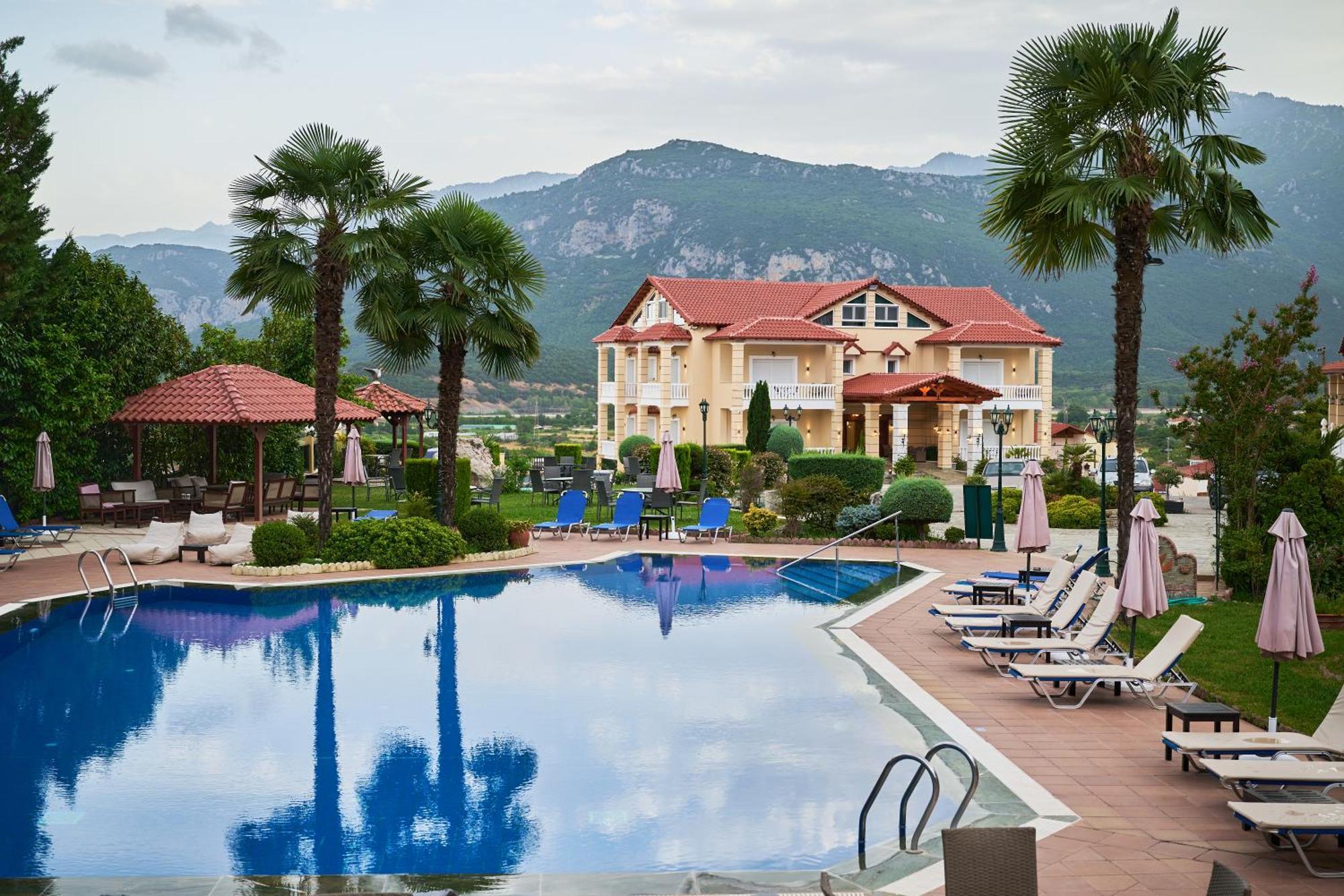 Famissi Suites 2 Kalambaka Bagian luar foto
